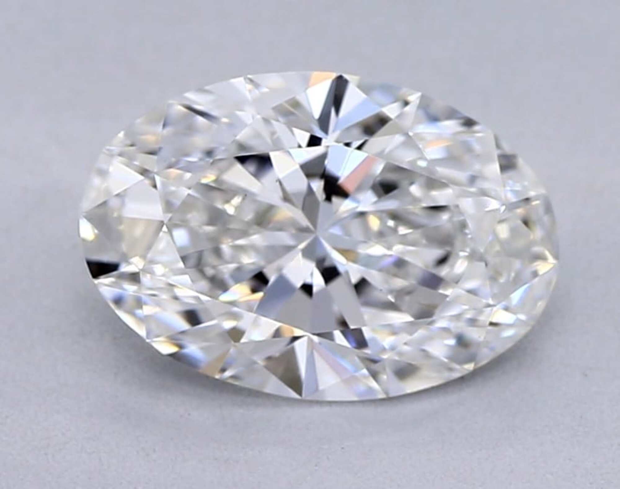 Diamante talla ovalada F VS1 de 1,06 ct 
