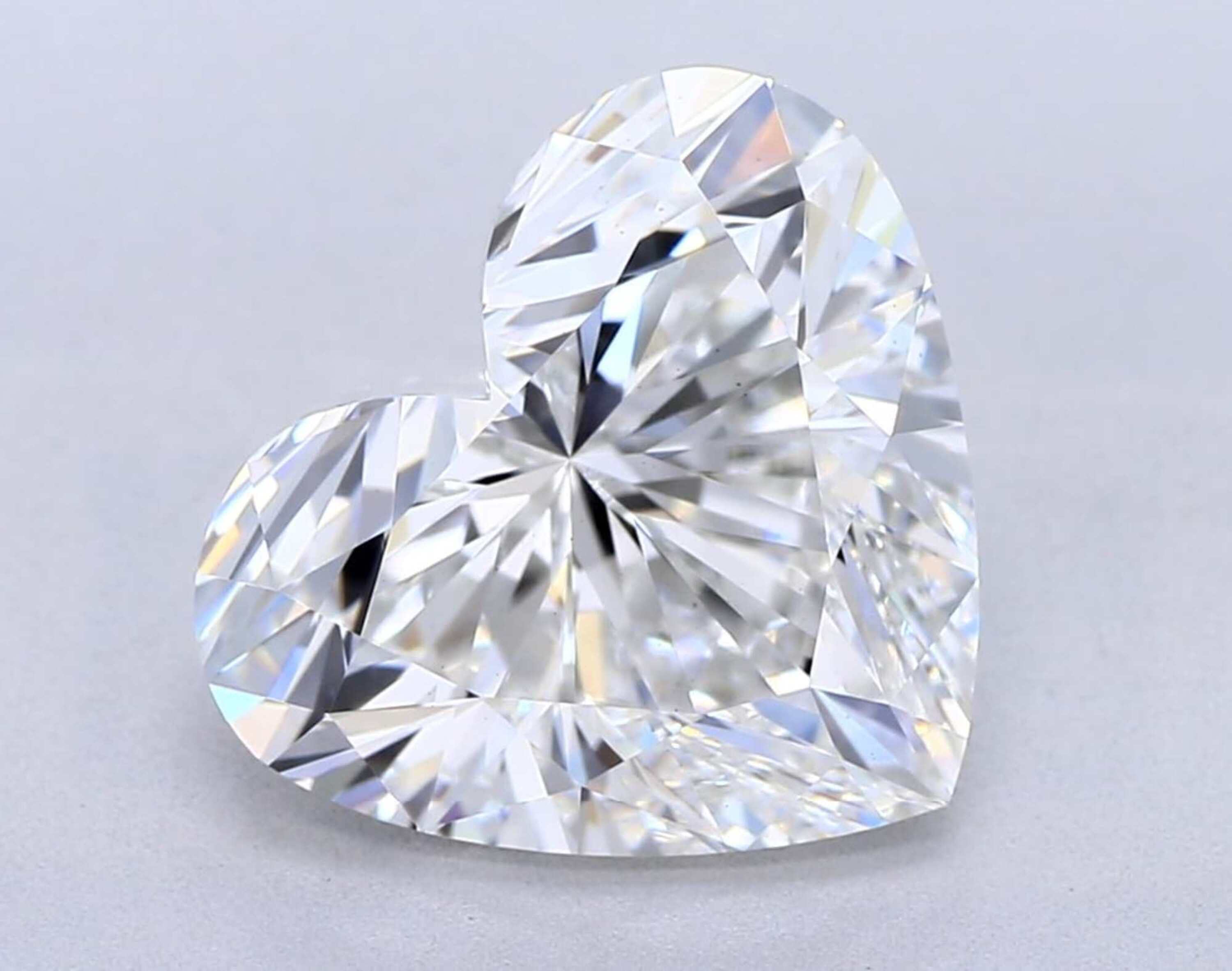 Diamante talla corazón F VS1 de 3,01 ct 